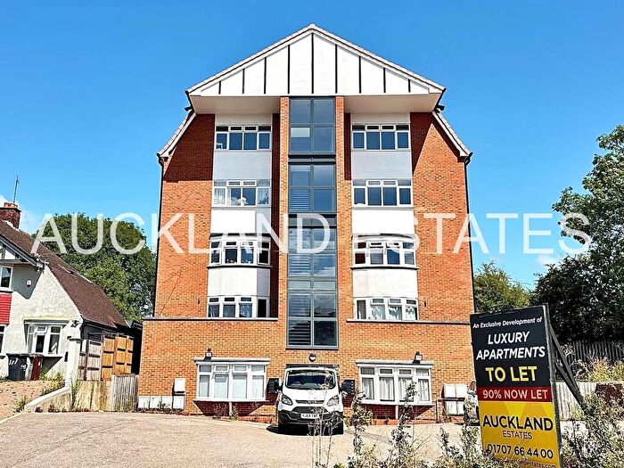2 Bedroom Apartment To Rent In Mutton Lane, Potters Bar, EN6