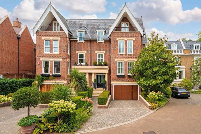 6 Bedroom Semi-Detached House To Rent In Martineau Drive, Twickenham, TW1