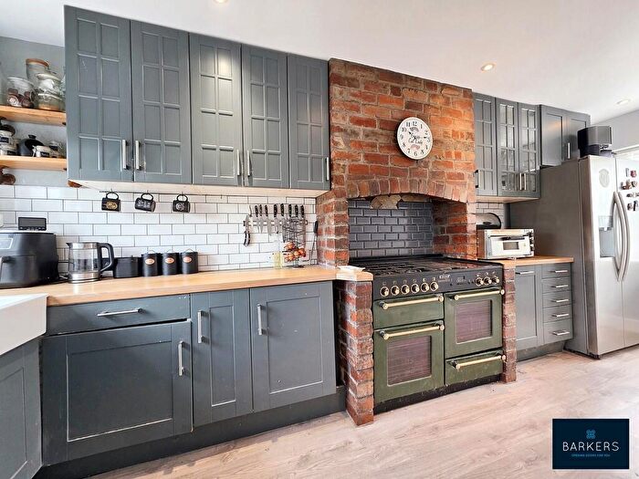 4 Bedroom Town House For Sale In Old Lane, Birkenshaw, BD11