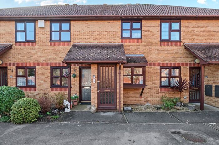 2 Bedroom Flat For Sale In Postern Close, Portchester, Fareham, Hampshire, PO16