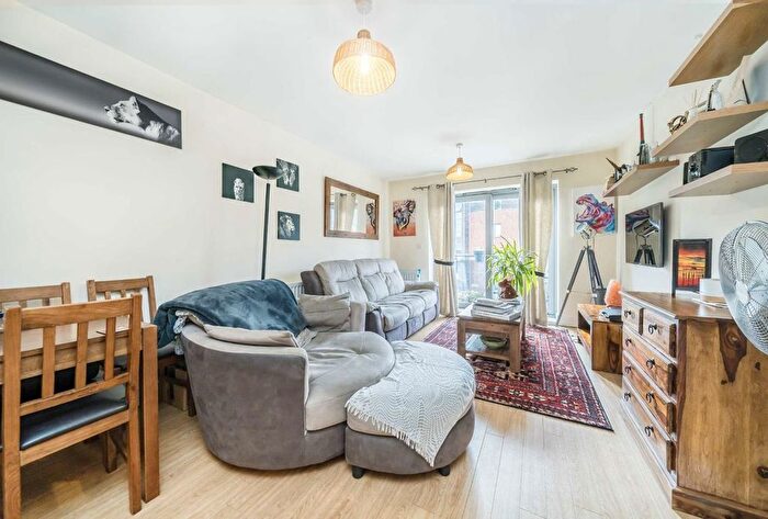 2 Bedroom Flat For Sale In St. Georges Grove, Earlsfield, SW17