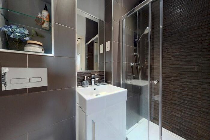 Studio To Rent In Wade Lane, Leeds, LS2