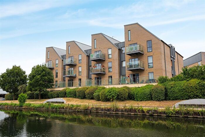 2 Bedroom Flat To Rent In Trout Road, Yiewsley, West Drayton, UB7