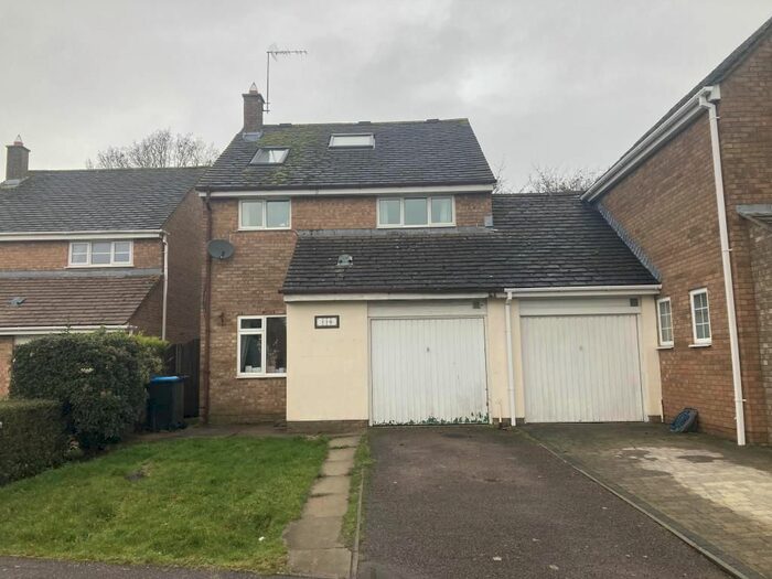 4 Bedroom Semi-Detached House To Rent In Blakes Avenue, Witney, OX28