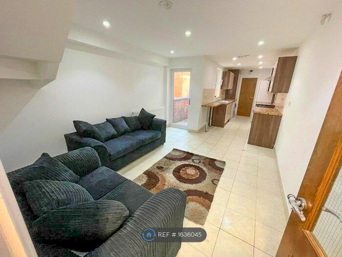 3 Bedroom Semi-Detached House To Rent In Northfield Road, Coventry, CV1