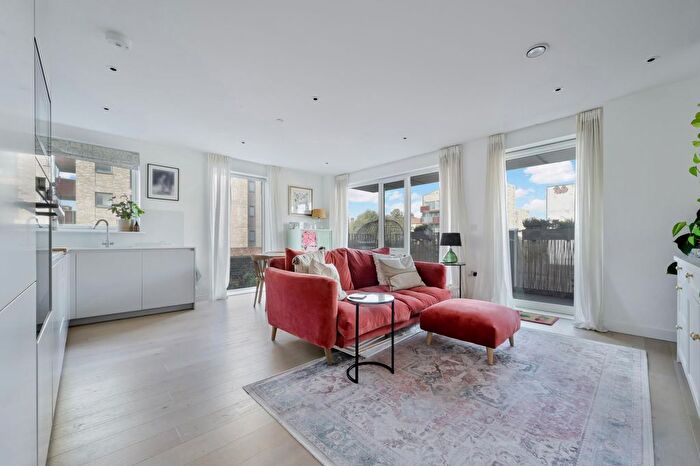 2 Bedroom Flat To Rent In Cavendish Apartments, A Wyndham Road, Camberwell, London, SE5