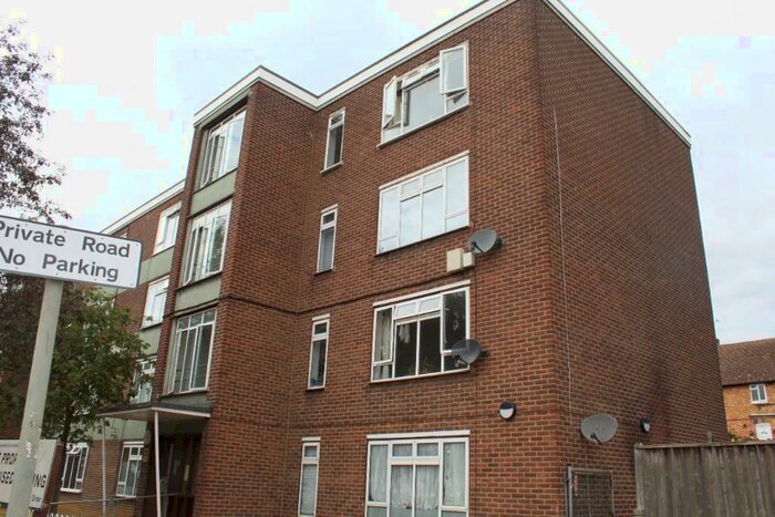1 Bedroom Flat To Rent In Diban Court, Diban Avenue, Hornchurch, London, RM12