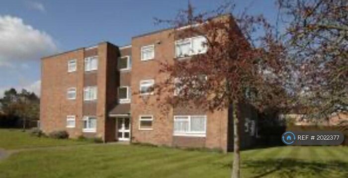 2 Bedroom Flat To Rent In Egmont Court, Walton-On-Thames, KT12
