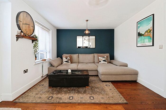 3 Bedroom End Terrace House For Sale In Hoopers Walk, Longwell Green, Bristol, BS30