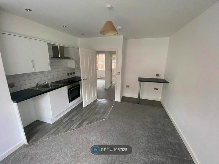 2 Bedroom Flat To Rent In Victoria Terrace, Stafford, ST16