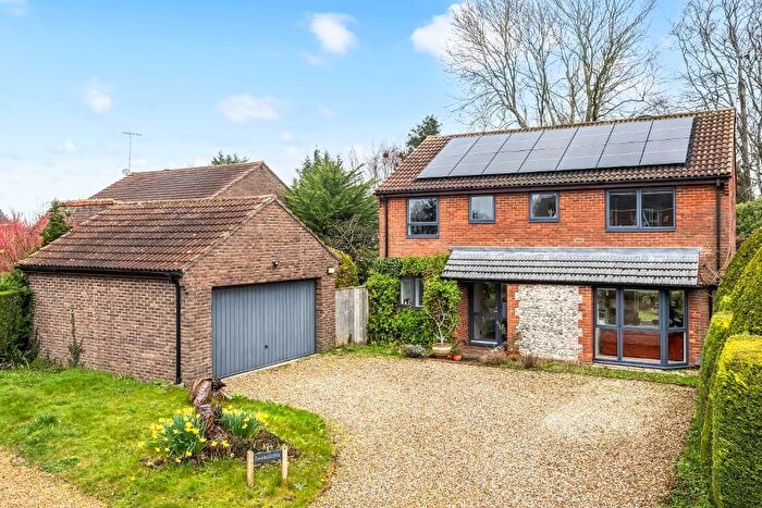 4 Bedroom Detached House For Sale In Clivedale Gardens, Steyning, West Sussex, BN44