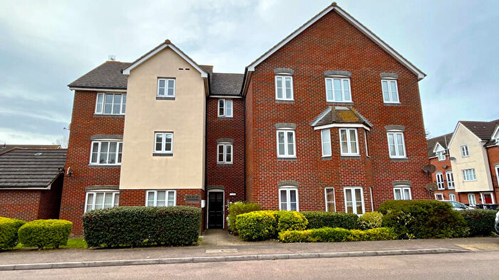2 Bedroom Flat For Sale In Covesfield, Gravesend, Kent, DA11