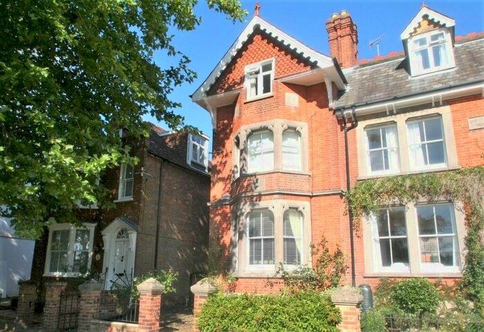 5 Bedroom Town House To Rent In Oaks Road, Tenterden, TN30