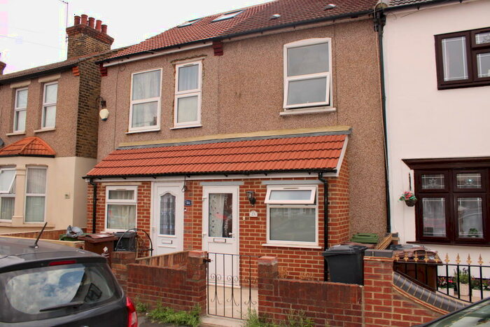 2 Bedroom House To Rent In Sparsholt Road, Barking, IG11