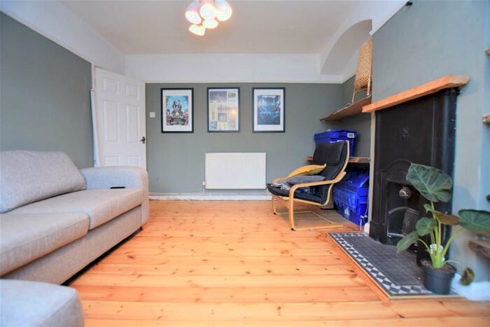 1 Bedroom Flat To Rent In Blithbury Road, Dagenham, RM9