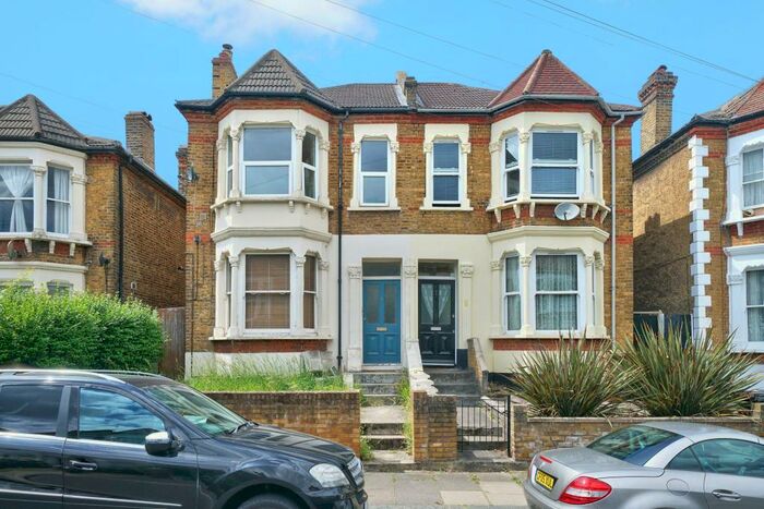 2 Bedroom Flat To Rent In Elsinore Road, London, SE23