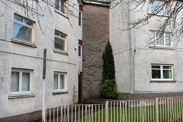 3 Bedroom Flat To Rent In Deedes Street, Airdrie, ML6