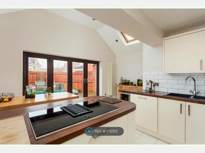 3 Bedroom End Of Terrace House To Rent In Rainsborough Way, York, YO30