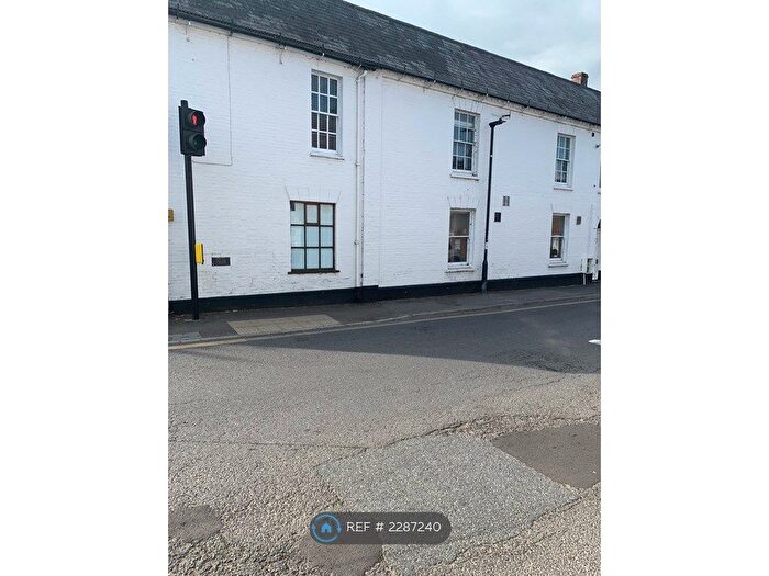 2 Bedroom Flat To Rent In Silver Street, Wiltshire, SP2