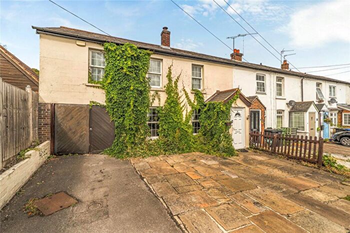 3 Bedroom End Of Terrace House For Sale In London Road, Bagshot, Surrey, GU19