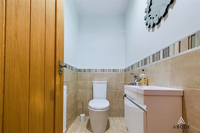 5 Bedroom Detached House For Sale In Scalpcliffe Close, Burton-On-Trent, DE15