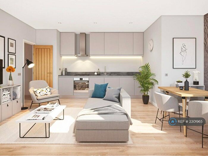 1 Bedroom Flat To Rent In Bellfield Road, High Wycombe, HP13