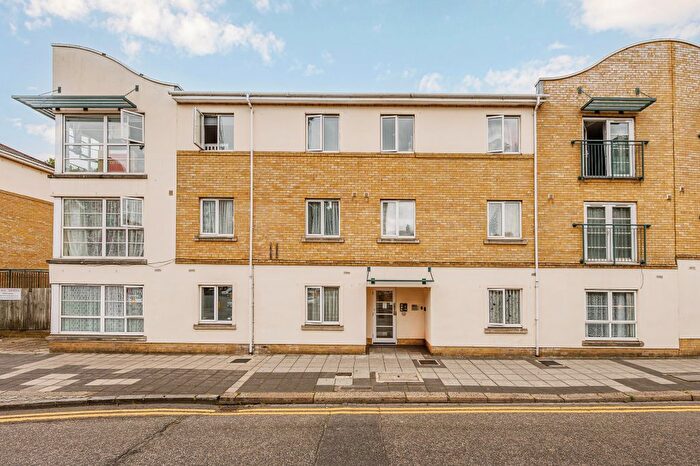 2 Bedroom Flat To Rent In Horn Lane, London, W3