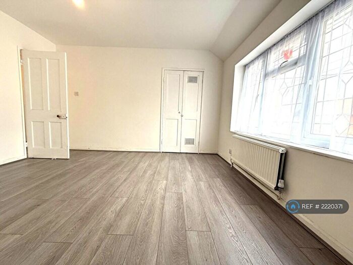 3 Bedroom Terraced House To Rent In Standfield Road, Dagenham, RM10