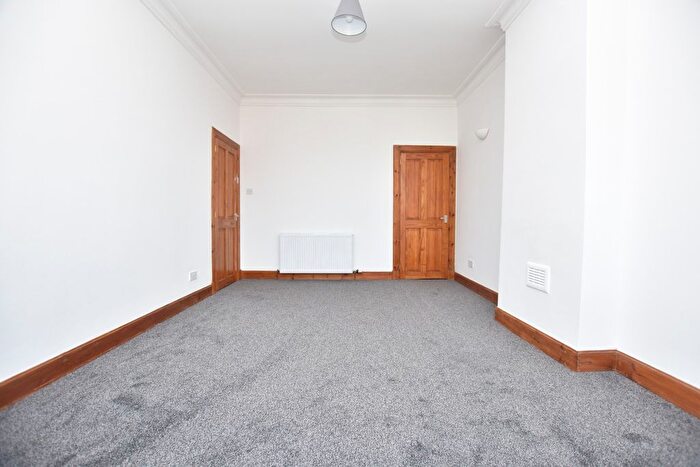 3 Bedroom Flat To Rent In Talla Road, Glasgow, G52