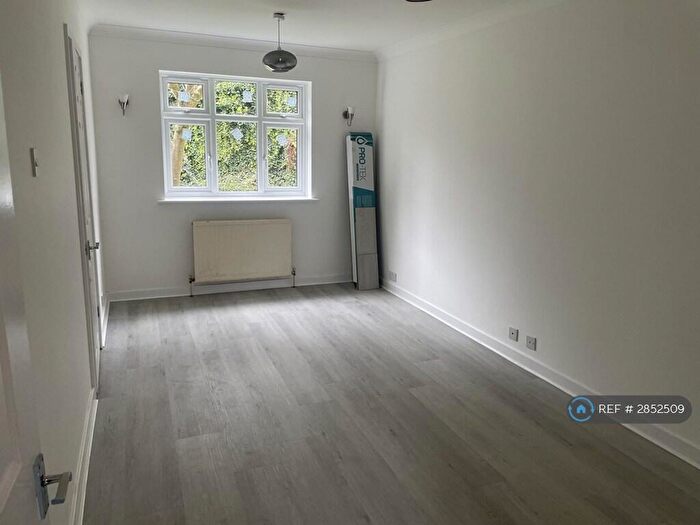 1 Bedroom Flat To Rent In Meridian Court, Croydon, CR0