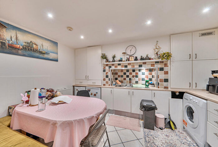 1 Bedroom Apartment For Sale In Kingsbury Road, London, NW9