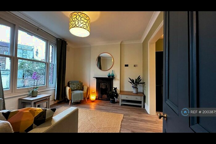 2 Bedroom Maisonette To Rent In Birkbeck Place, London, SE21