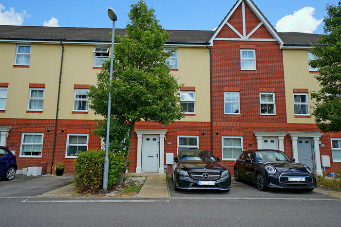 4 Bedroom Town House To Rent In Tudor Crescent, Cosham, PO6