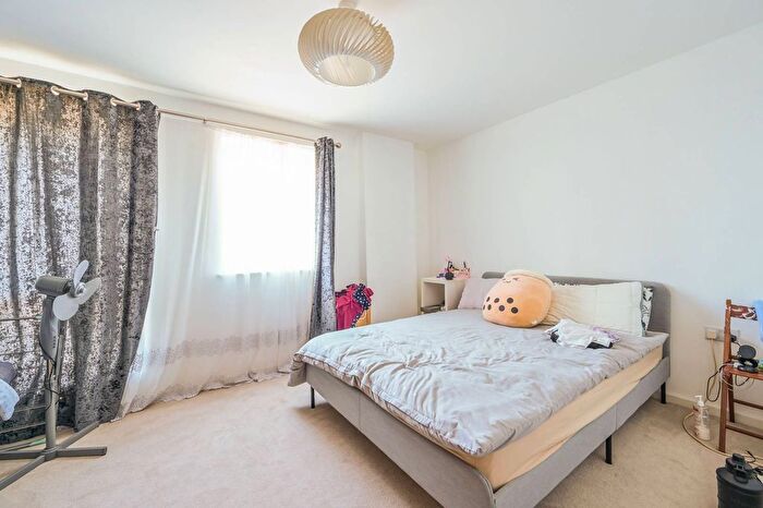 2 Bedroom Flat To Rent In Parnham Street, Limehouse, London, E14
