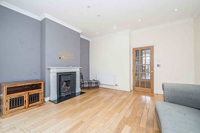6 Bedroom Semi-Detached House For Sale In Alexandra Park Road, London, N22