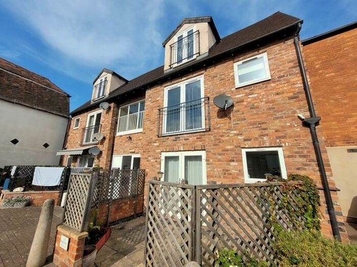 2 Bedroom Flat To Rent In The Coach House, Barton Street, Tewkesbury, GL20