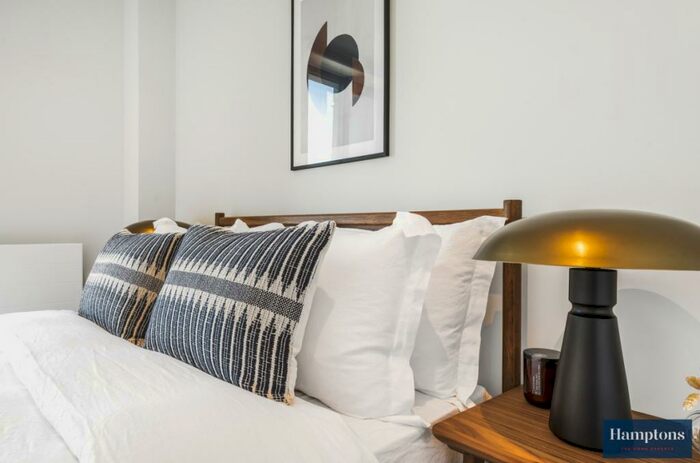 3 Bedroom Apartment To Rent In Ten Degrees Croydon, CR0