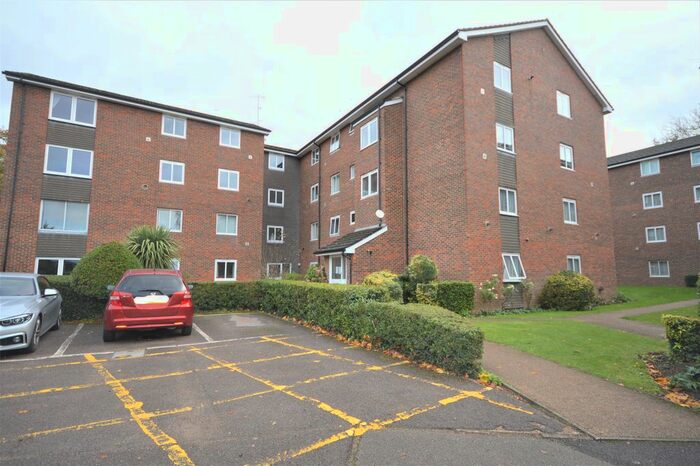 2 Bedroom Flat To Rent In Flanchford House, Somers Close, Reigate, RH2