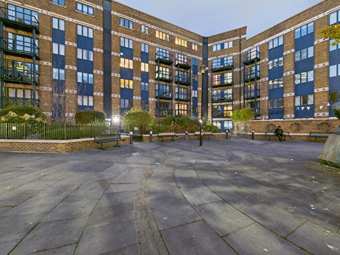 1 Bedroom Flat For Sale In Bishops Court, Folgate Street, E1