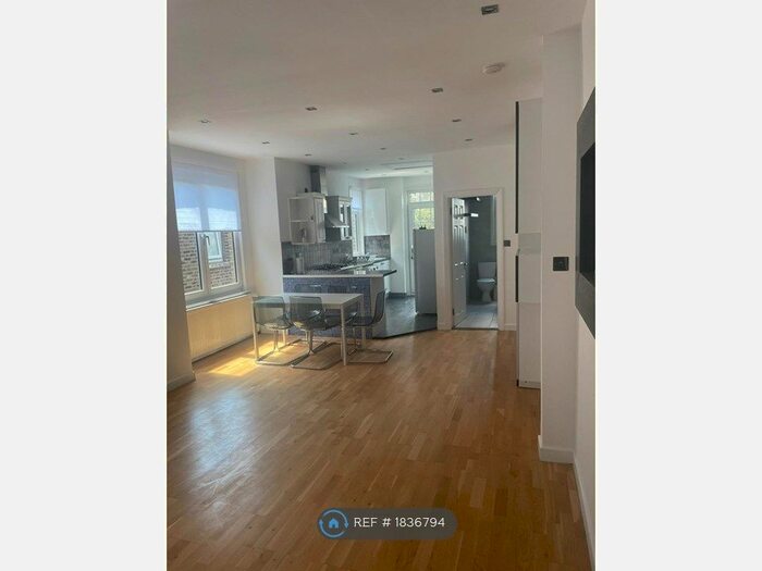 2 Bedroom Flat To Rent In Grange Road, London, SE25