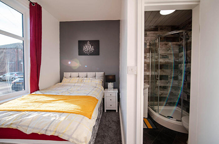 5 Bedroom House Of Multiple Occupation To Rent In Wilfred Road, Walkden, M28