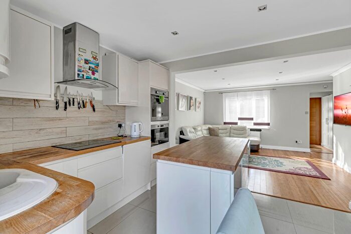 3 Bedroom Terraced House For Sale In Horton Road, Colnbrook, Slough, SL3