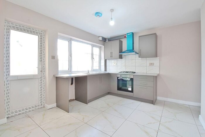 2 Bedroom Flat To Rent In High Street, Stanwell, TW19
