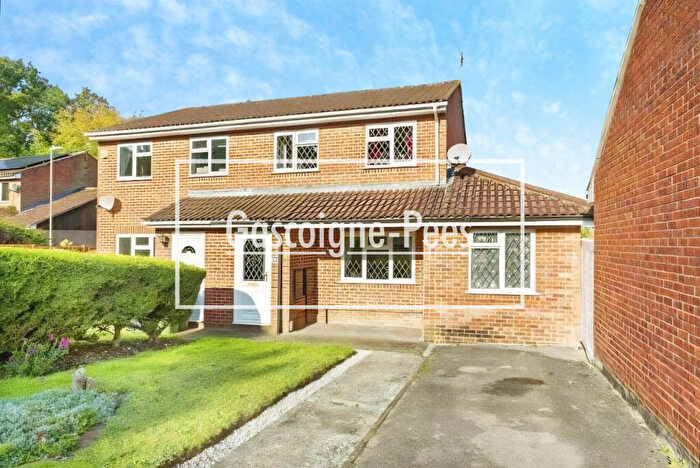 4 Bedroom House To Rent In Brighton Hill, RG22