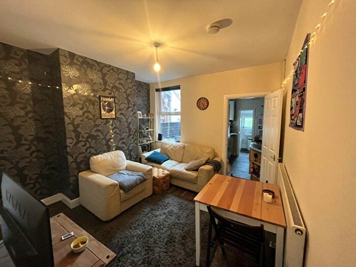 2 Bedroom House To Rent In Peach Street, DE22