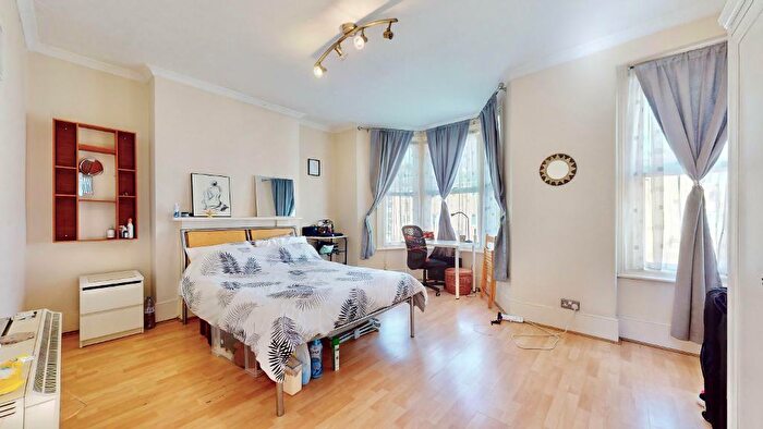 2 Bedroom Flat For Sale In Evelyn Street, Deptford, London, SE8