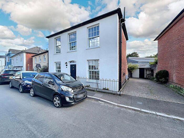 3 Bedroom Detached House For Sale In South Street, Hythe, SO45