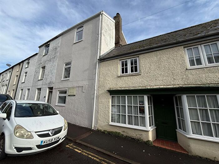 3 Bedroom Property For Sale In Combe Street, Chard, TA20