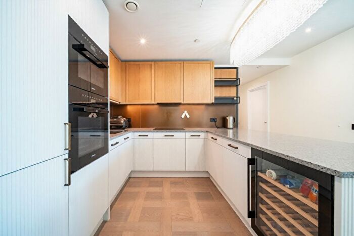 3 Bedroom Flat To Rent In Boxwood Gardens, Wapping, E1W