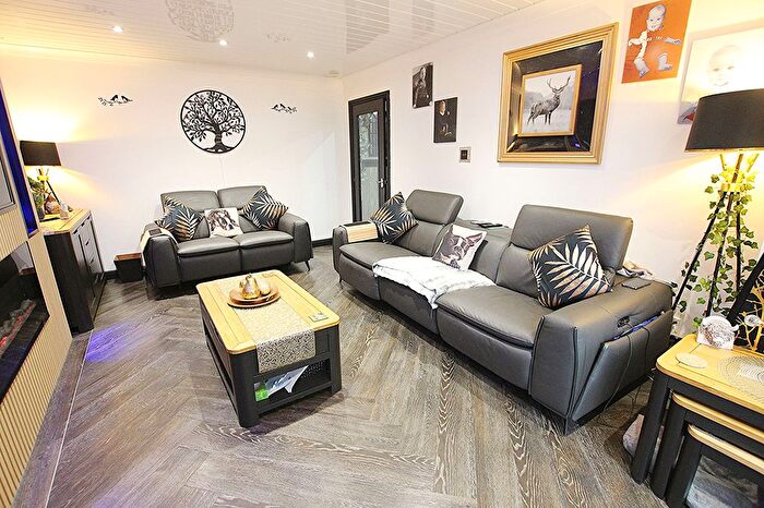 2 Bedroom Detached Bungalow For Sale In Happy Valley Road, Blackburn, EH47